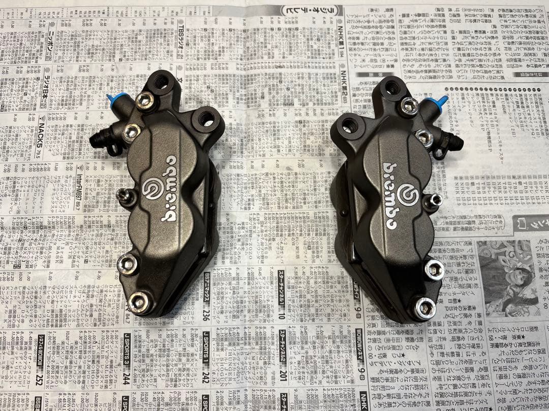 ブレンボ　フロントキャリパー　40mmピッチ