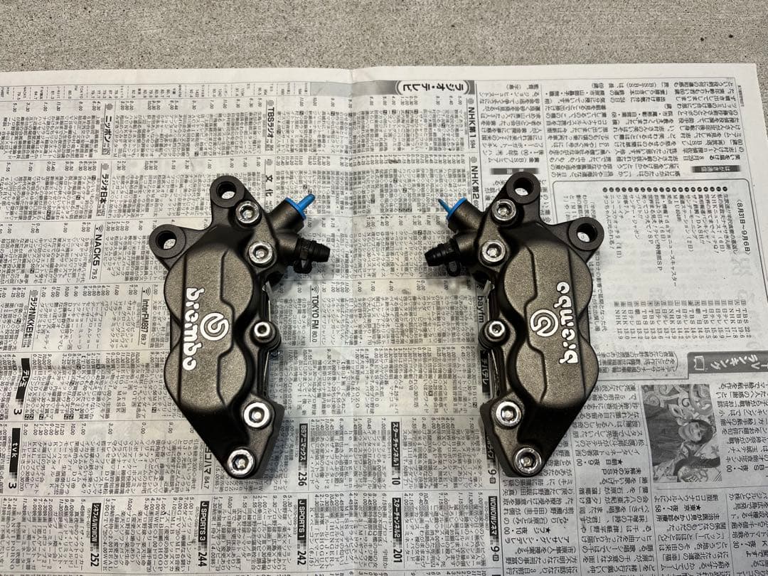 ブレンボ　フロントキャリパー　40mmピッチ