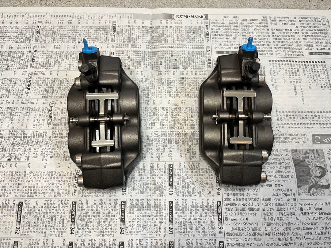 ブレンボ　フロントキャリパー　40mmピッチ