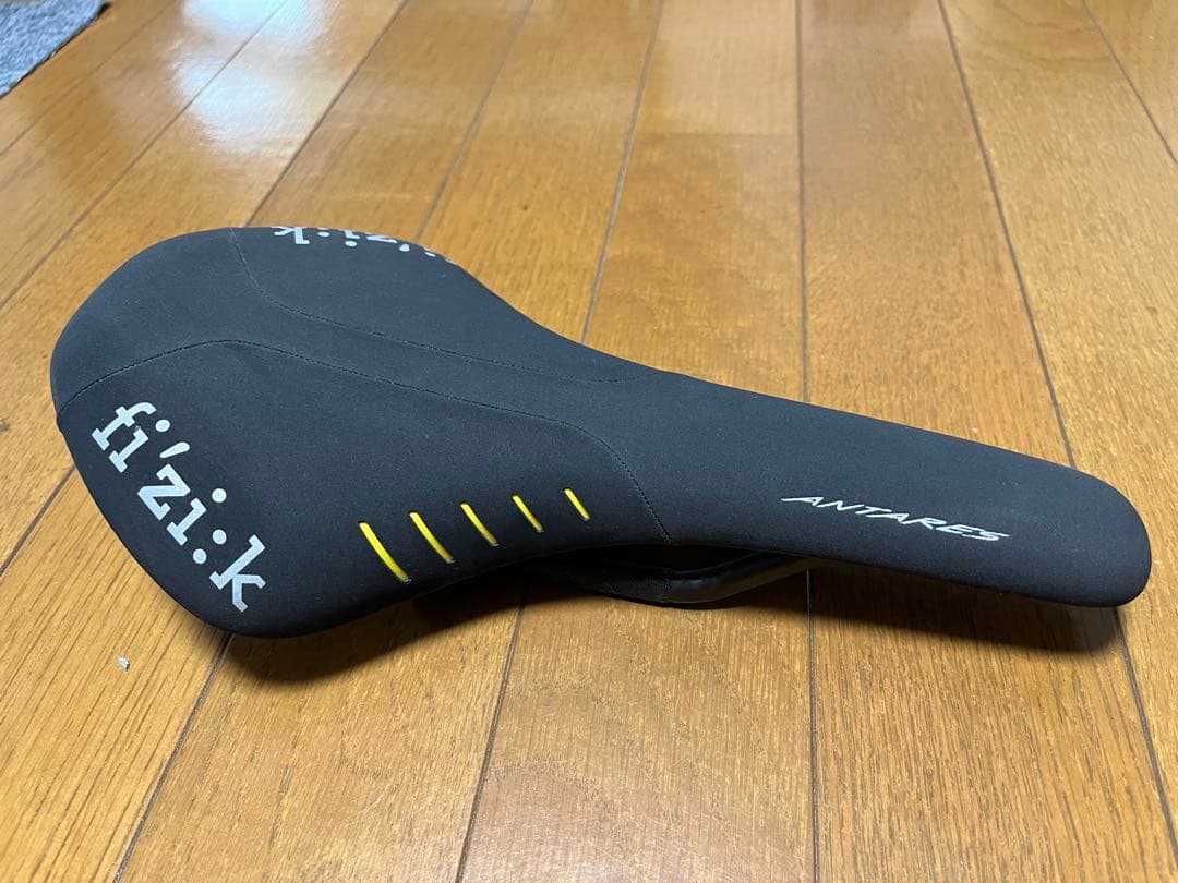 フィジーク　アンタレス　fi'zi:k Antares サドル 黒　カーボン