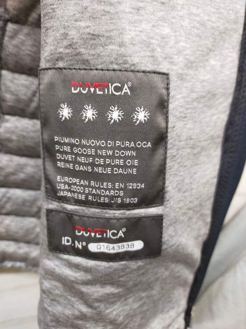 DUVETICAのフルジップダウンベスト