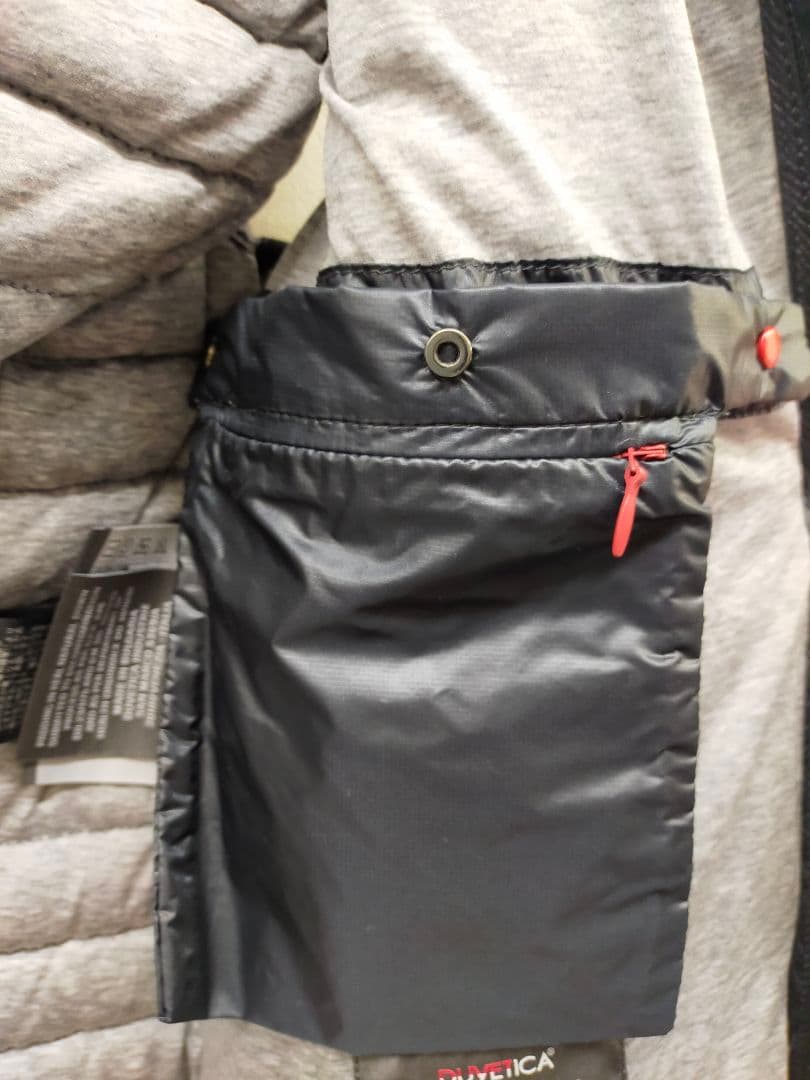 DUVETICAのフルジップダウンベスト