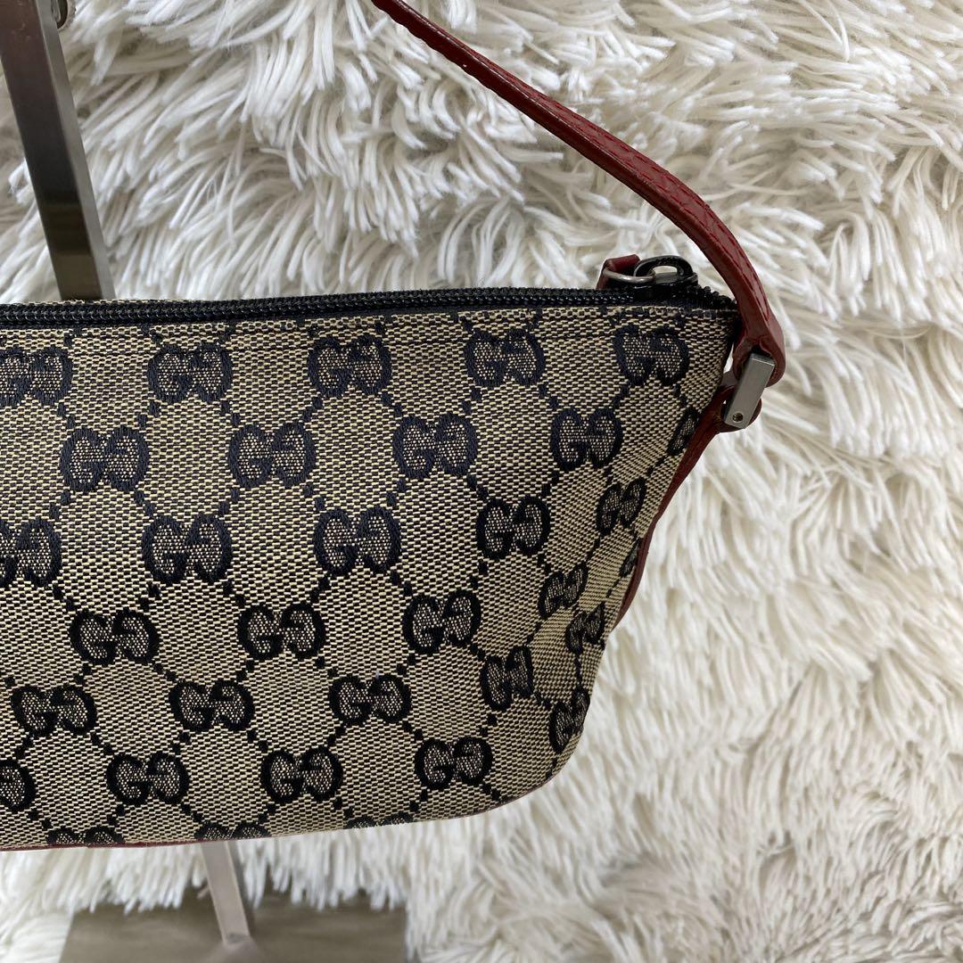 良品 GUCCI アクセサリーポーチ キャンバス GG柄 ロゴプレート　茶×赤