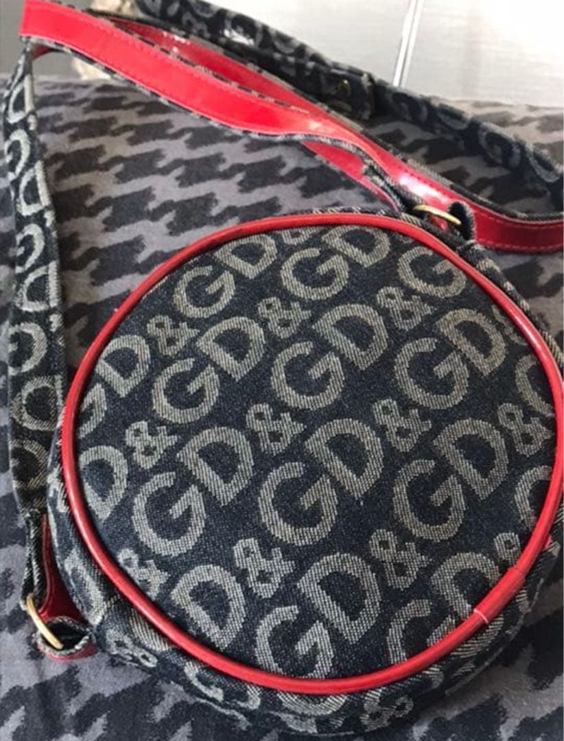 G&D 円形ショルダーバッグ ブラック/レッド