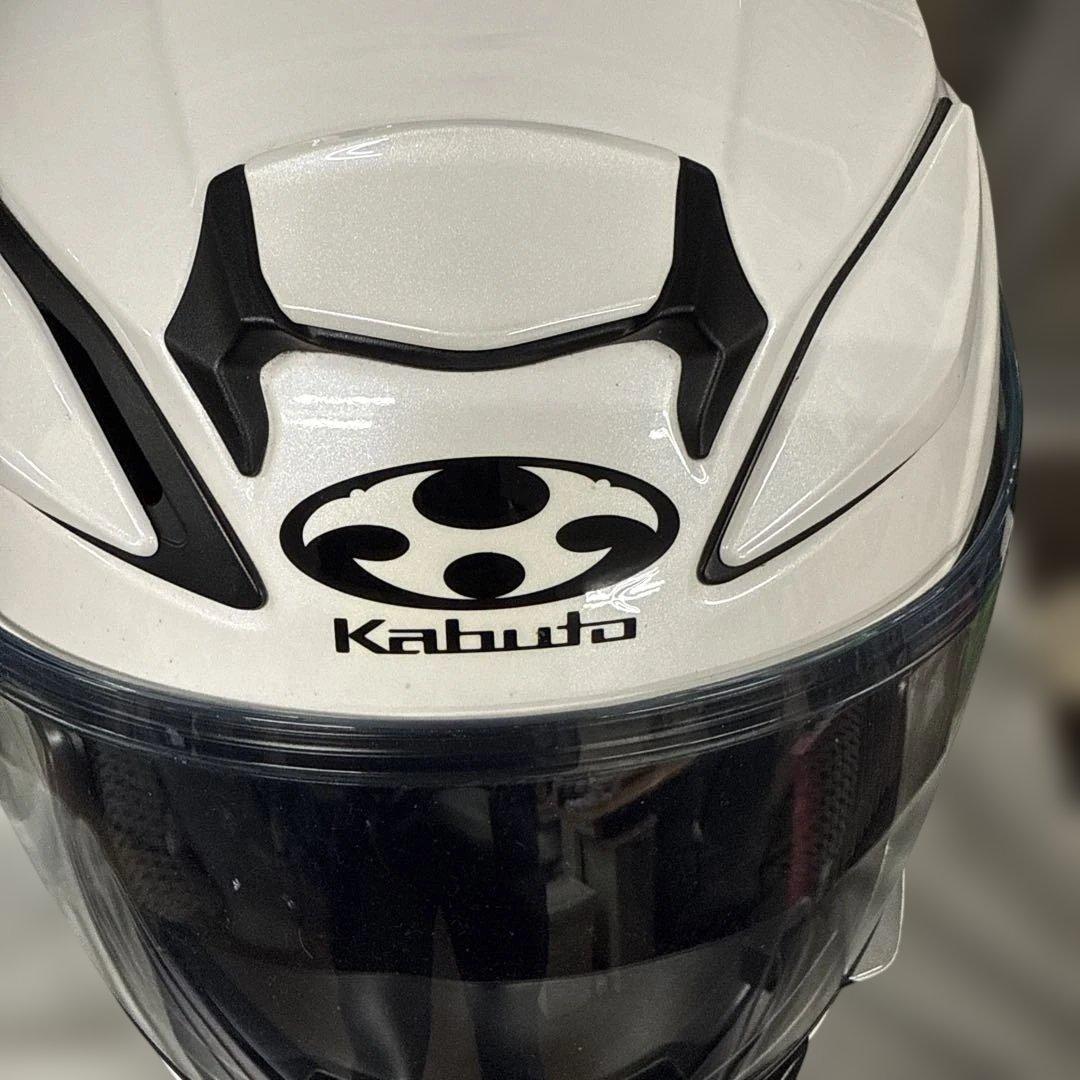 送料無料Kabuto SHUMA フルフェイスヘルメット ホワイト　Mサイズ
