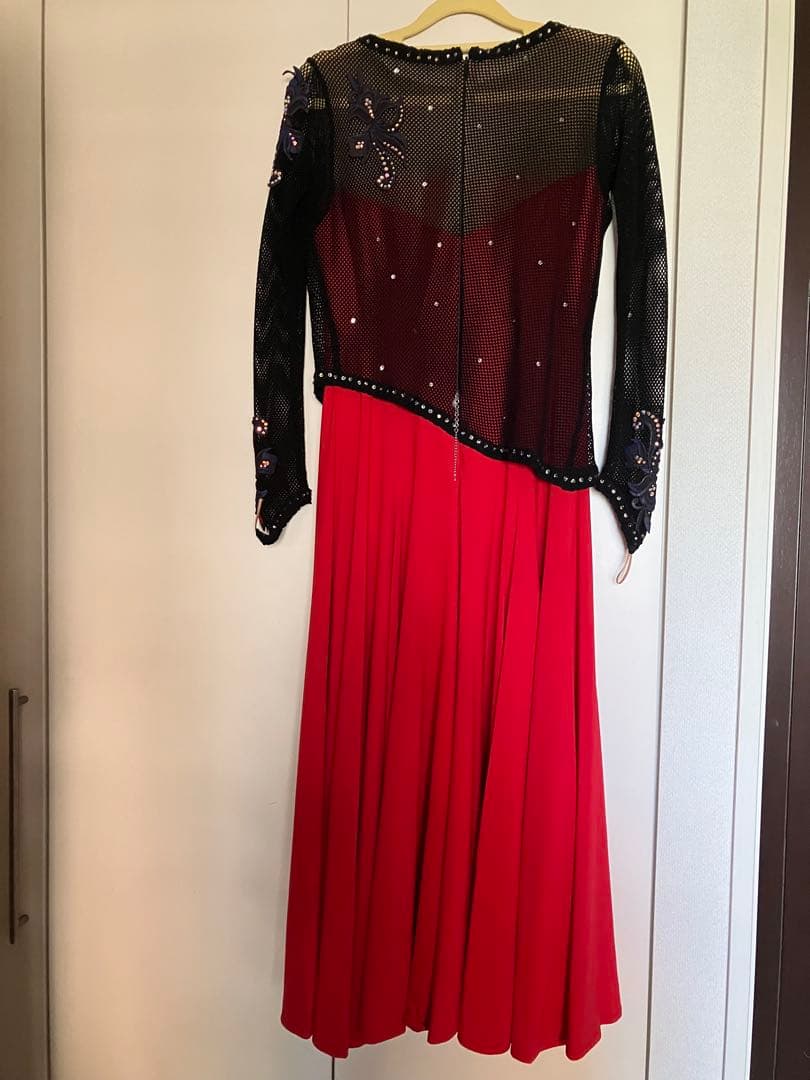 社交ダンス用赤と黒のドレス