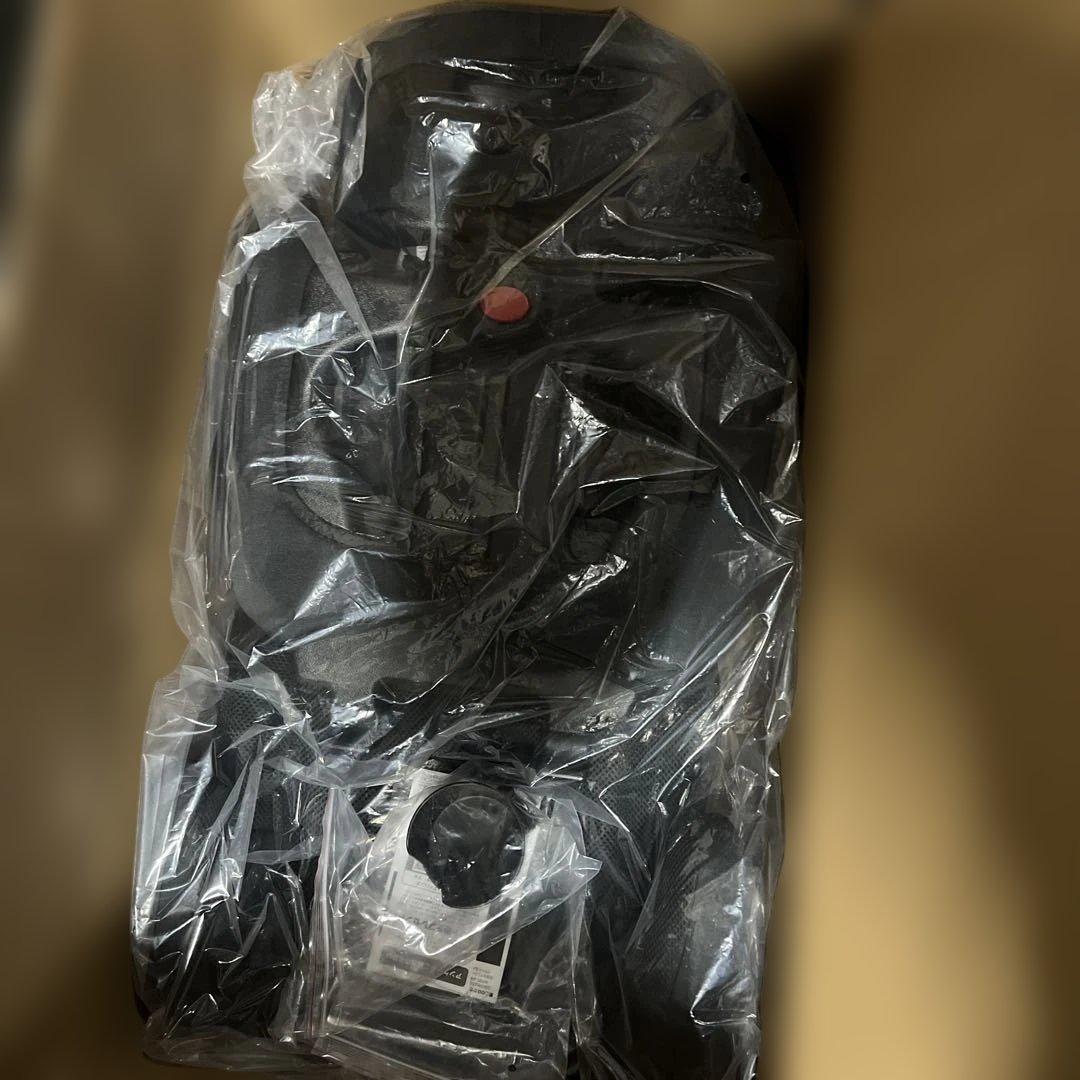 R129 YA ブラック ジュニアシート 3〜12歳用 シートベルト固定 3D