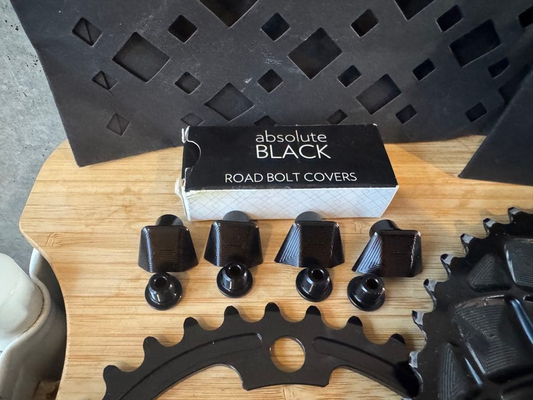 absoluteBLACK PREMIUM OVAL ROAD チェーンリング