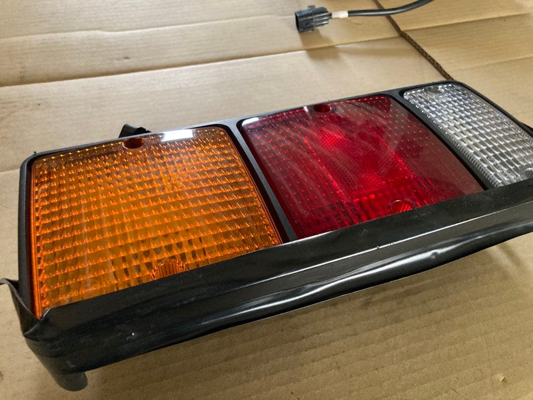 三菱ふそう newキャンター テールランプ 左右セット