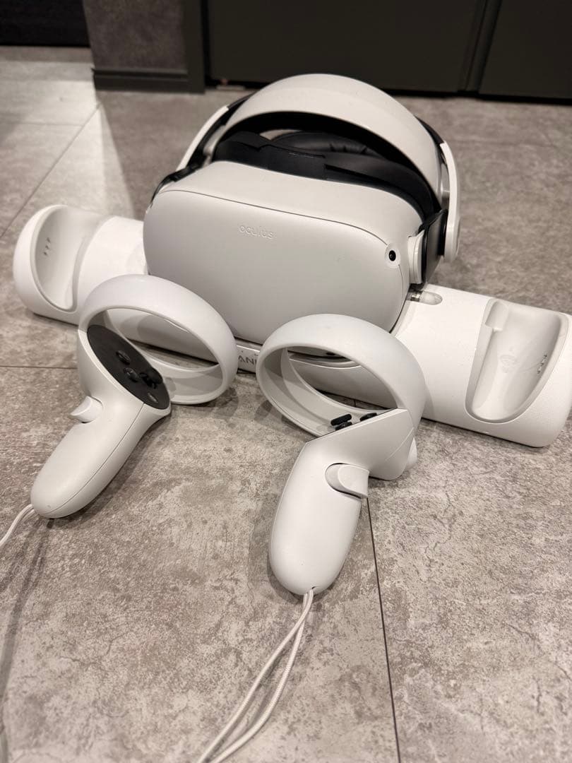  Quest 2 VR 128GB 中古美品　Anker充電スタンド