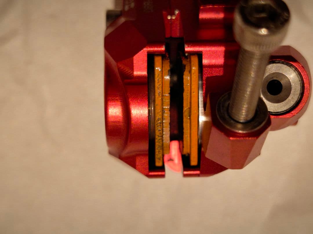 EQUAL 機械式ディスクブレーキキャリパー（フラットマウント）　レッド