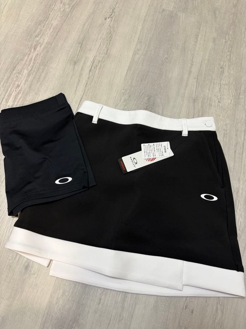 Lサイズ　新品OAKLEY オークリーゴルフセットアップ モックネック＆スカート