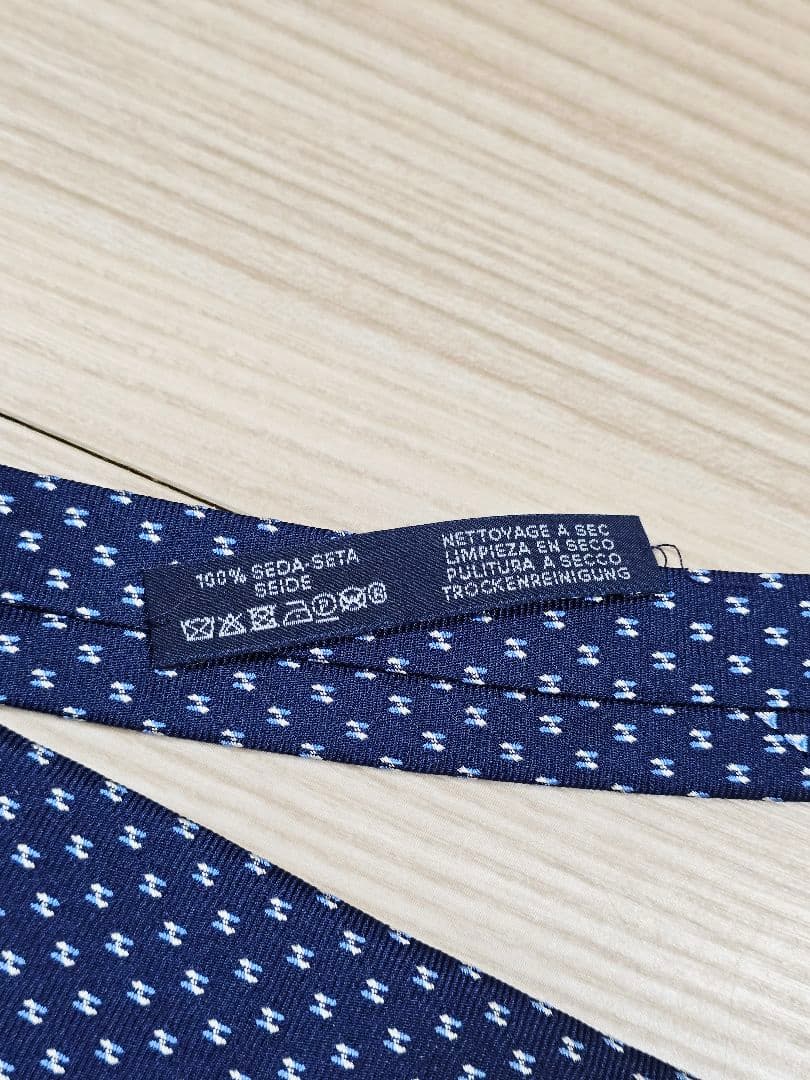 ポ*ー様 年末最終値下げエルメスHERMESシルクタイ ツイルビー Hメドール