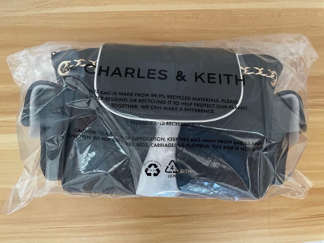 新品　CHARLES&KEITH Duo 2wayフロントフラップバックパック