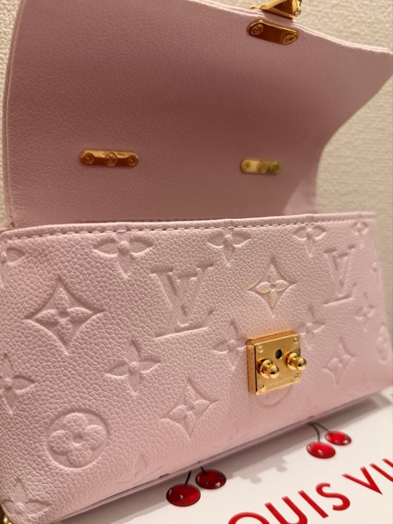 ノベルティ　モノグラム　花デザイン　バッグ