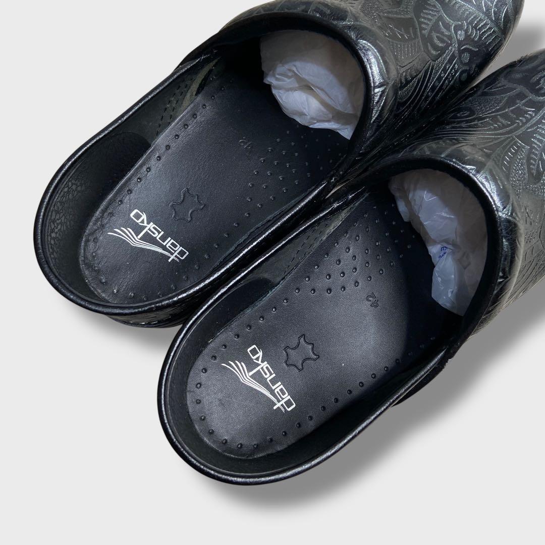 ダンスコ☆プロフェッショナル☆クロッグサンダル☆フローラル柄☆型押し☆26.5