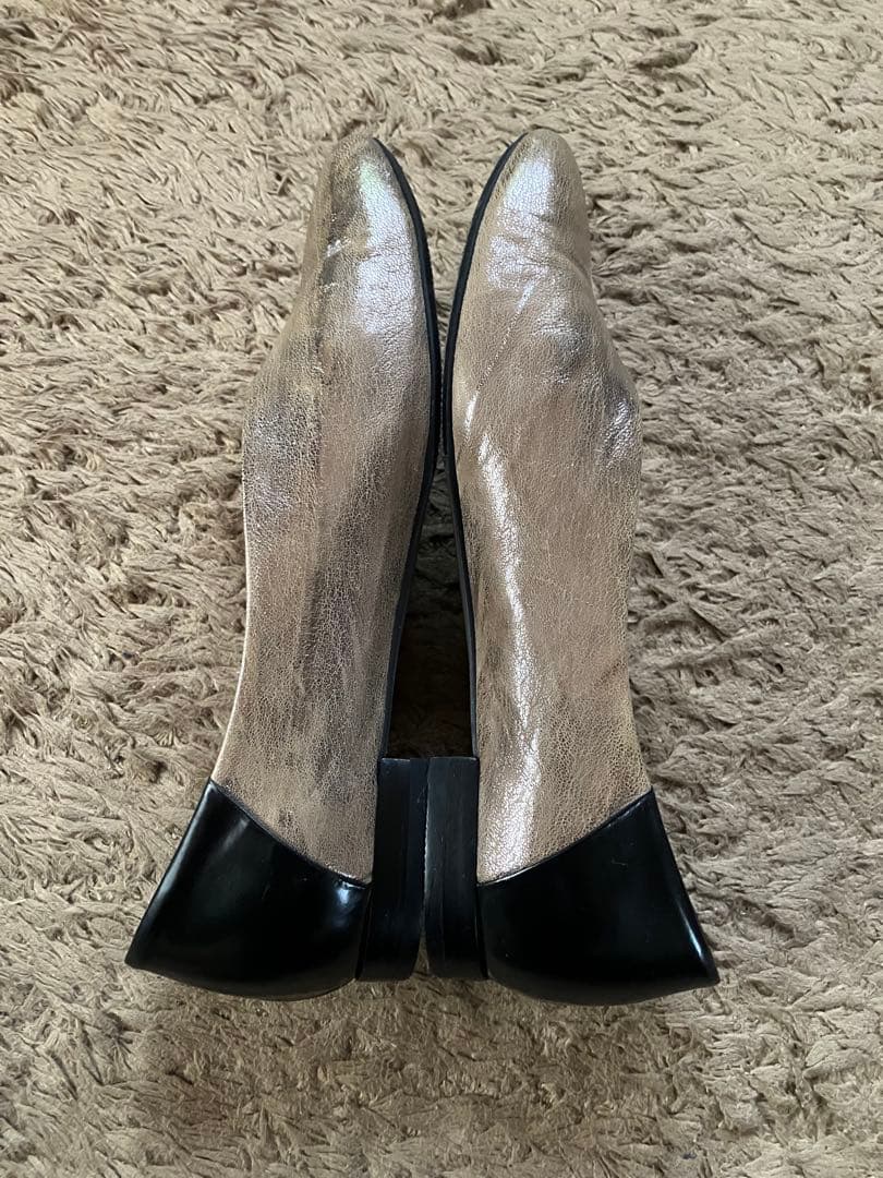 美品SAYA シャンパンゴールド/ブラック フラットシューズ24.5cm