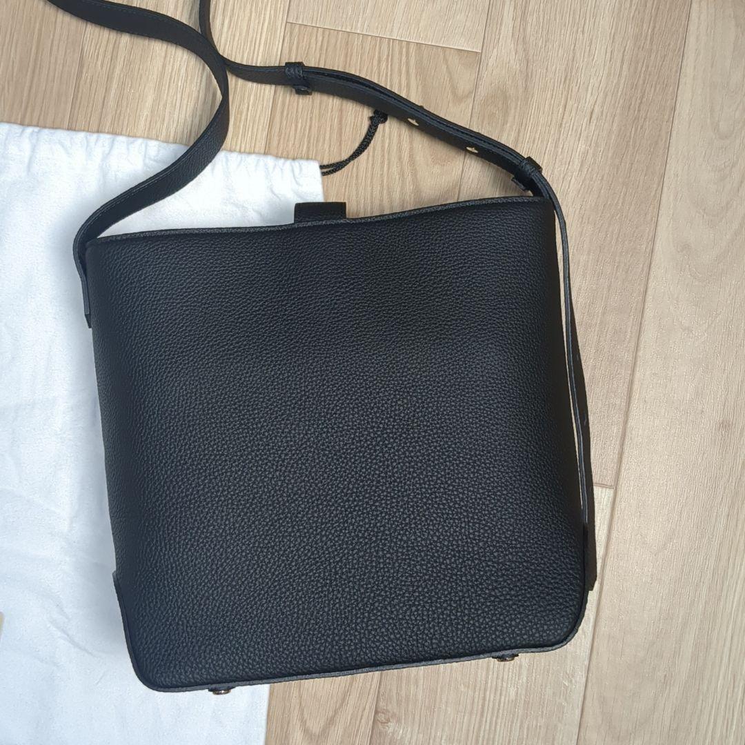 m未使用級☆Epoi リツ ブラック レザー ショルダーバッグ エポイ