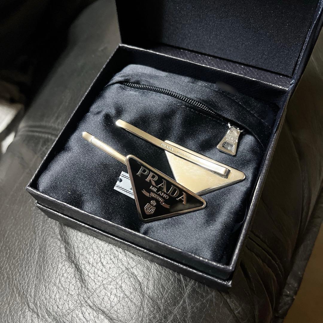 PRADA メタルヘアピン