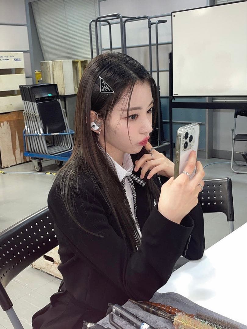 PRADA メタルヘアピン