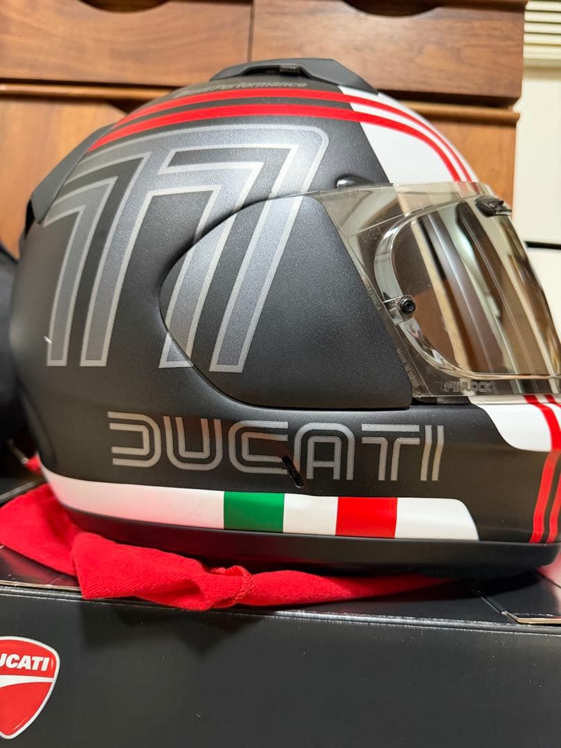 Ducati 77 DUCクラシック77 アライヘルメット　m