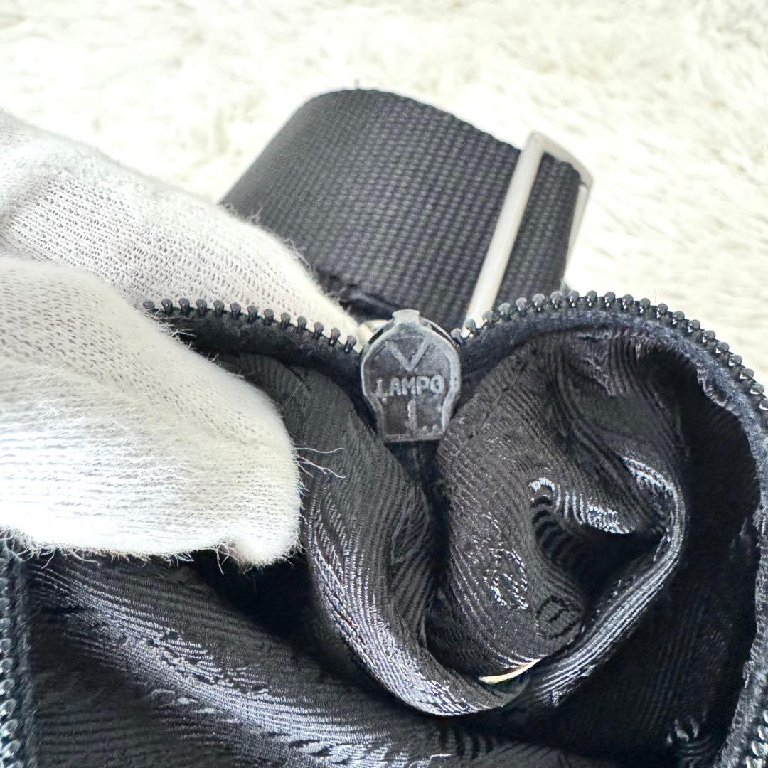 プラダ メッセンジャーバッグ ダブルポケット 黒 三角ロゴ BT1738