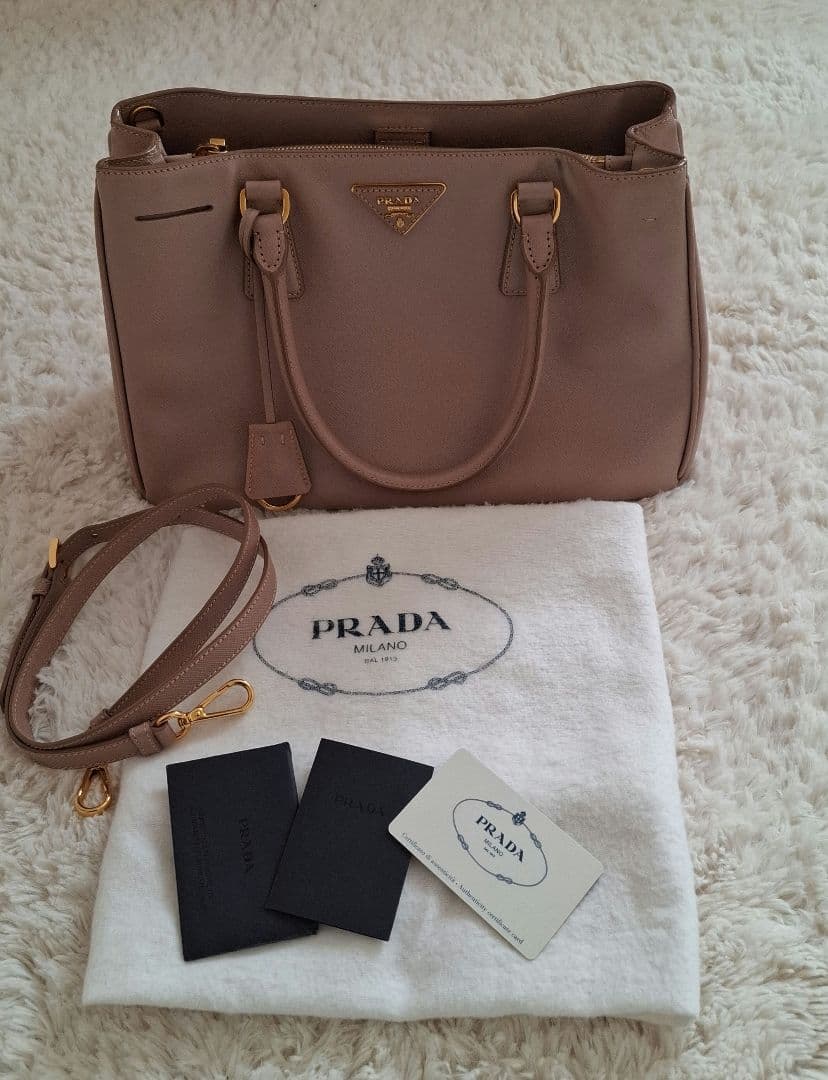 PRADAサフィアーノショルダーバッグ