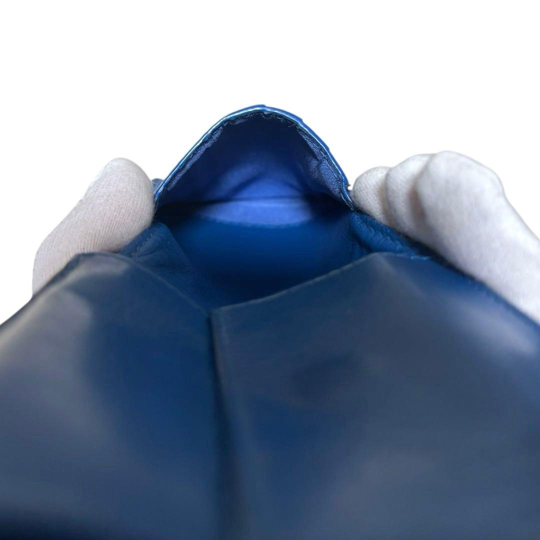 人気　ボッテガヴェネタ　折り財布　バイカラー　フラップ　マキシイントレチャート