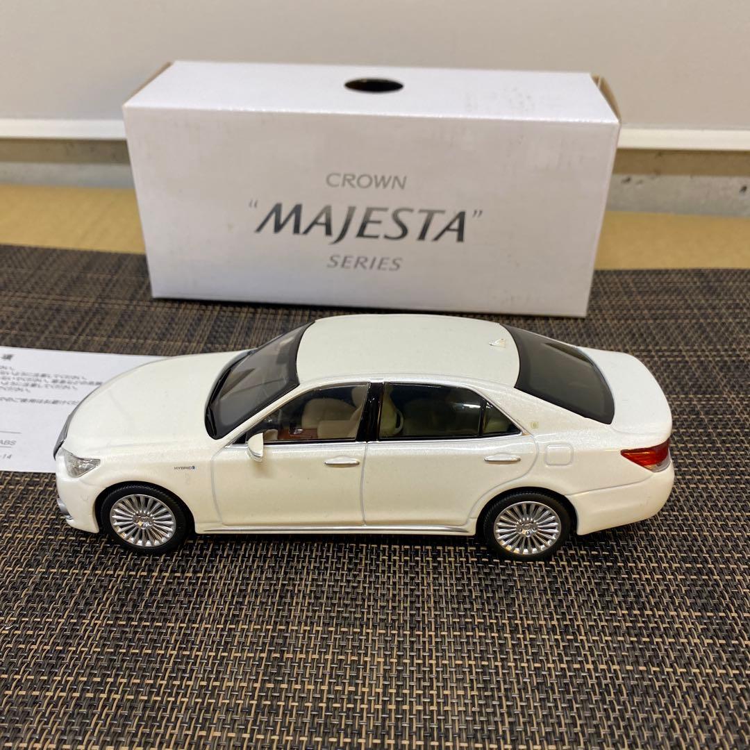 TOYOTA クラウンマジェスタ210系1/30ミニカー　ホワイトパール