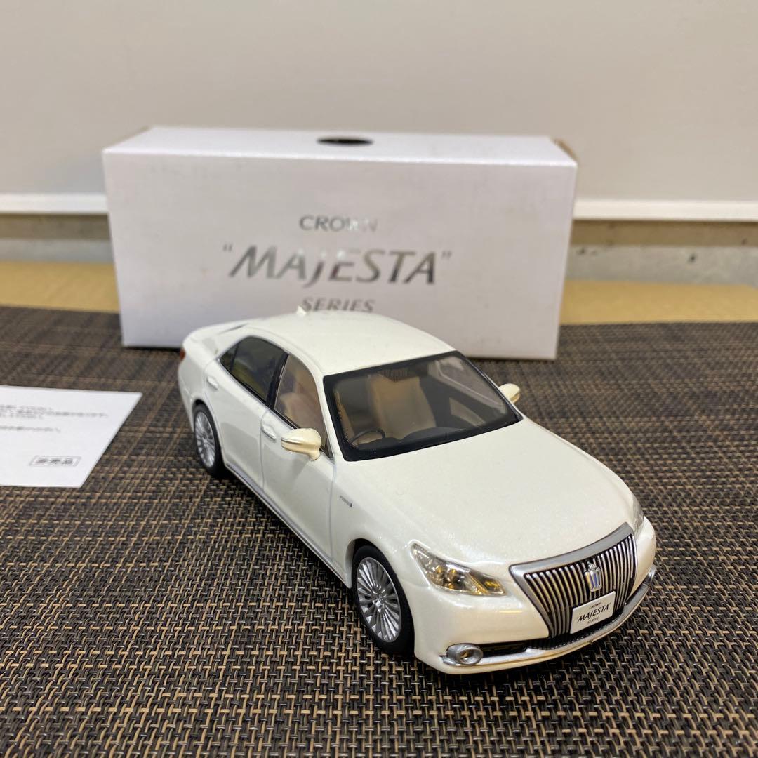 TOYOTA クラウンマジェスタ210系1/30ミニカー　ホワイトパール