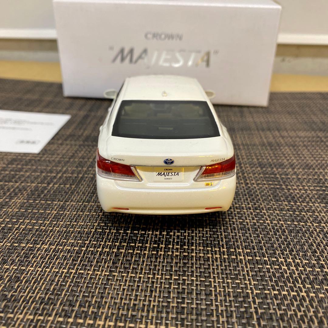 TOYOTA クラウンマジェスタ210系1/30ミニカー　ホワイトパール