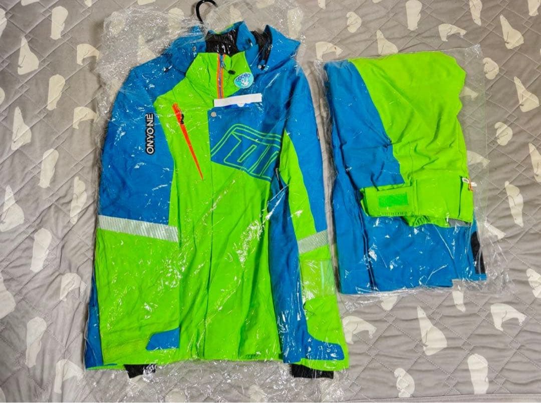 ONYONE オンヨネ スキーウェア　デモモデル　上下セット