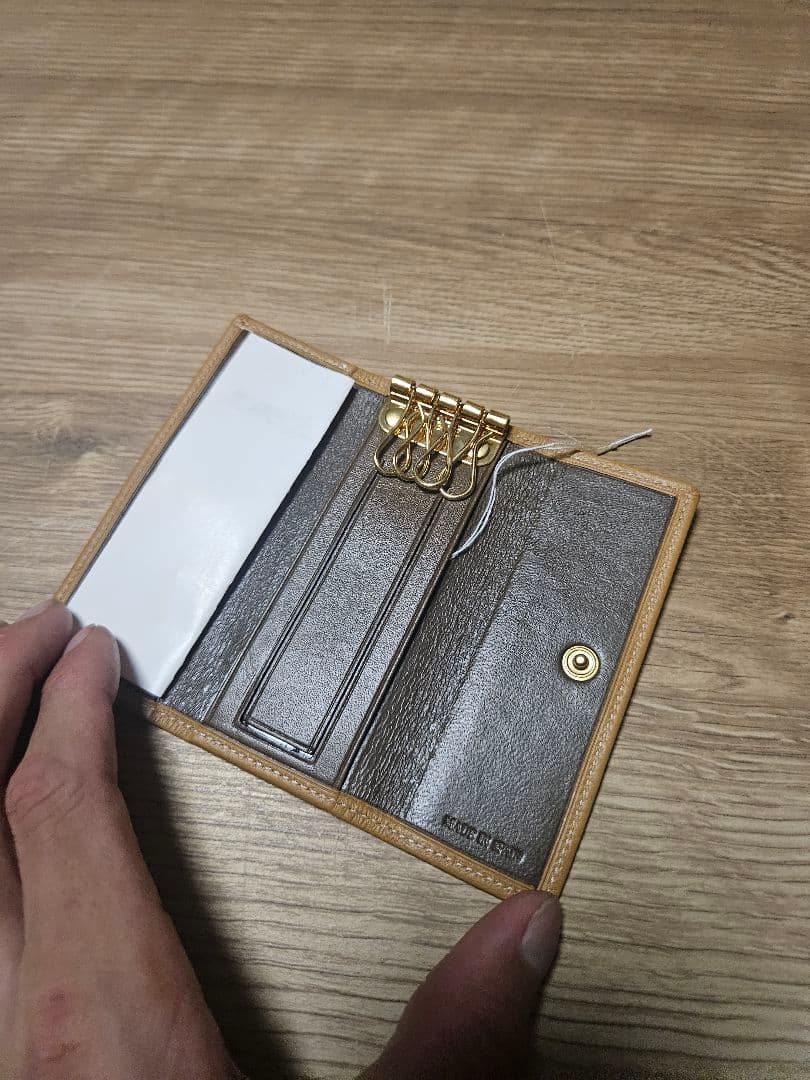 ビ*ビ様 レザーキーケース ベージュ コンパクトタイプ