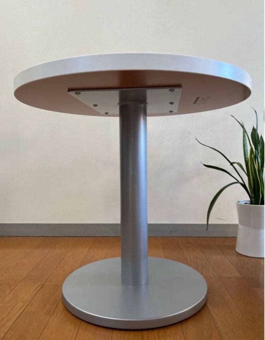 クレス　ラウンドサイドテーブル　φ600 白　5.1万　展示品　モダン