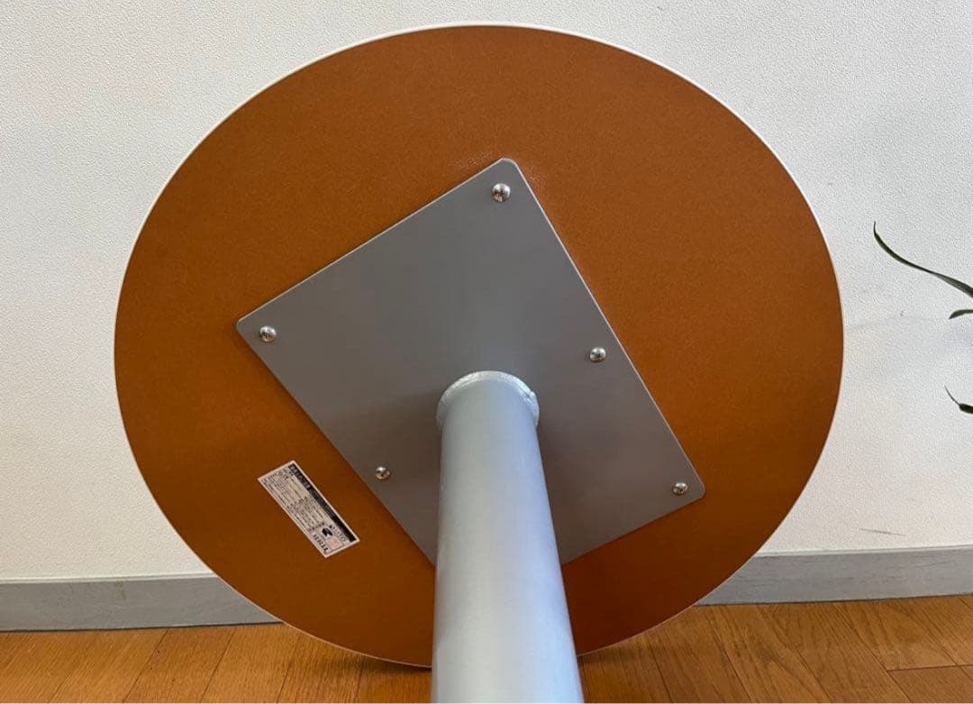 クレス　ラウンドサイドテーブル　φ600 白　5.1万　展示品　モダン