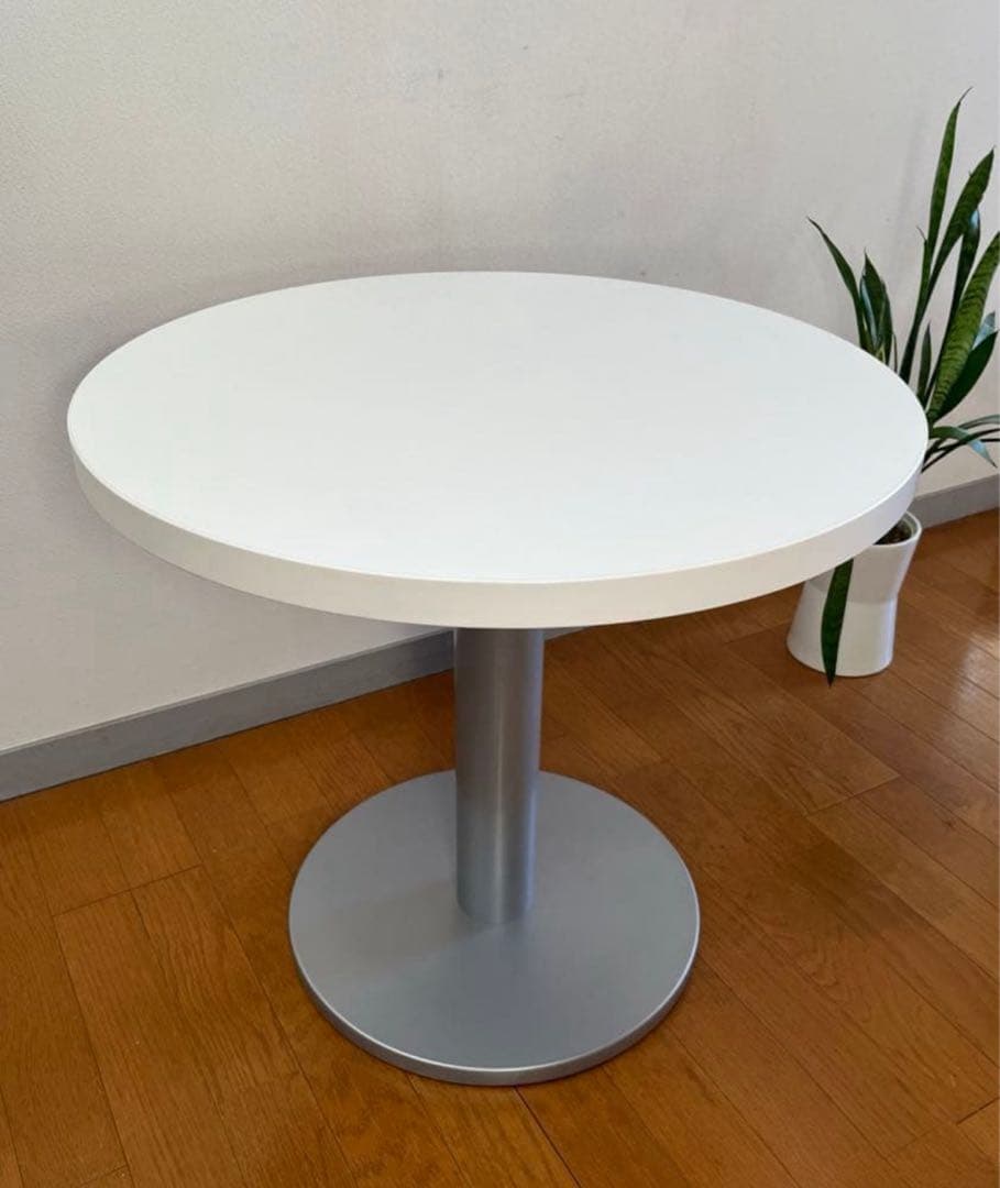 クレス　ラウンドサイドテーブル　φ600 白　5.1万　展示品　モダン