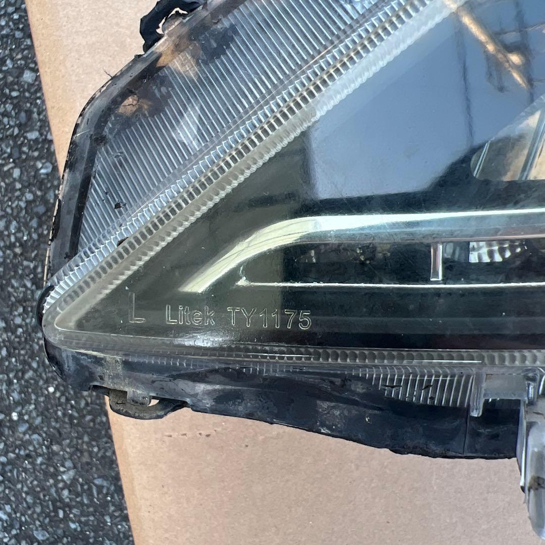 130系マークX 前期 社外ヘッドライト左右 アイライン付き ジャンク