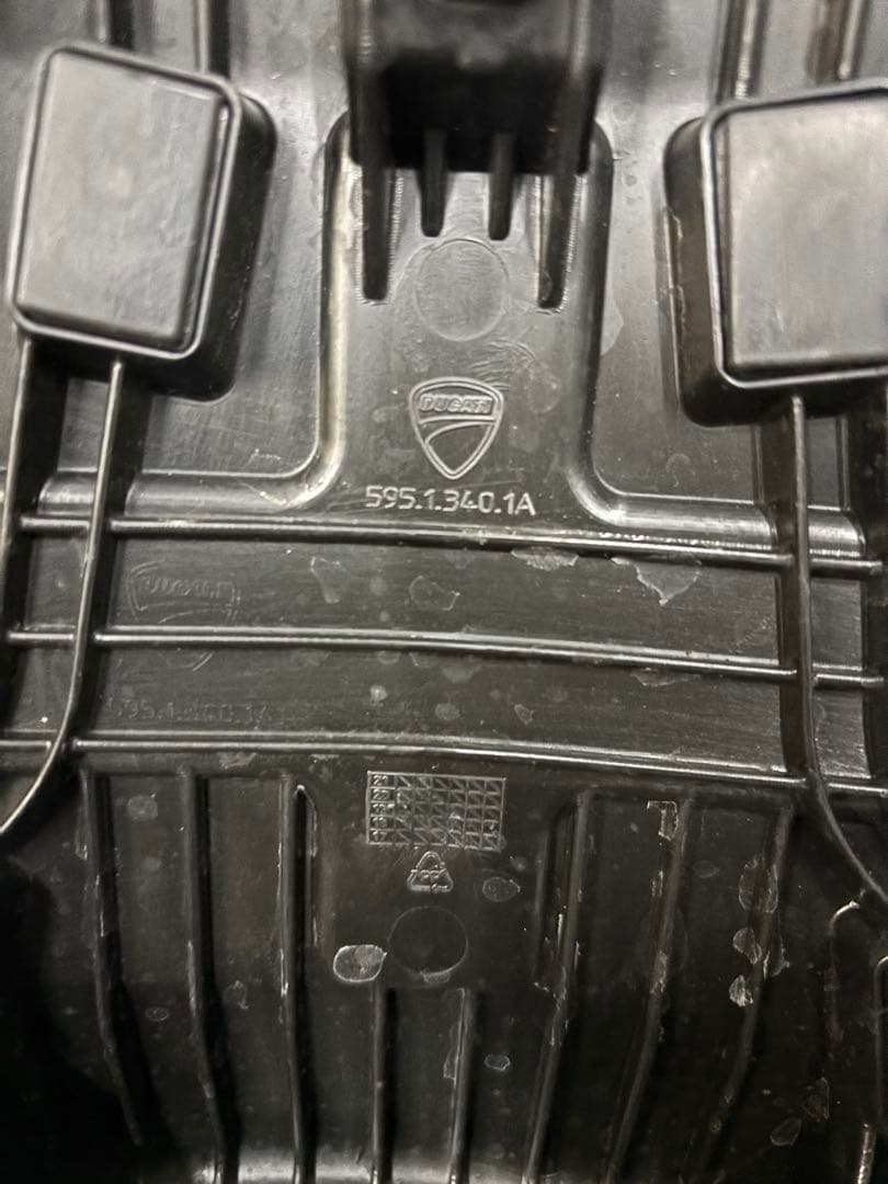 Z*s様 パニガーレV4S カウル　ステップ　テールランプなどのセット