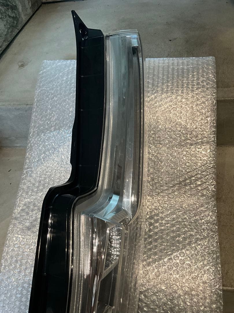 LA 150系ムーヴカスタム純正　テールランプ　右側