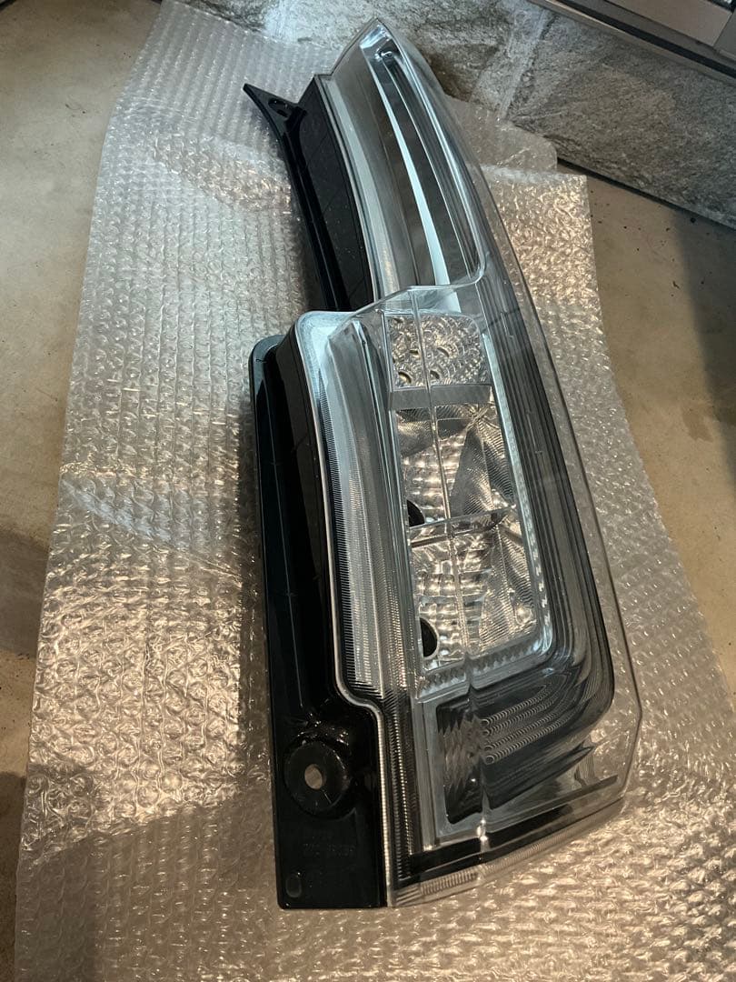 LA 150系ムーヴカスタム純正　テールランプ　右側