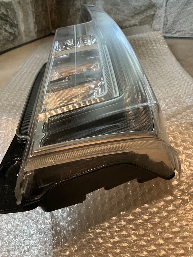 LA 150系ムーヴカスタム純正　テールランプ　右側