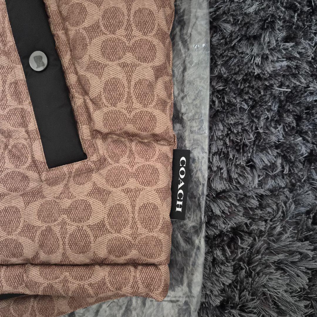 秋月COACH シグネチャーダウンベスト新品同様