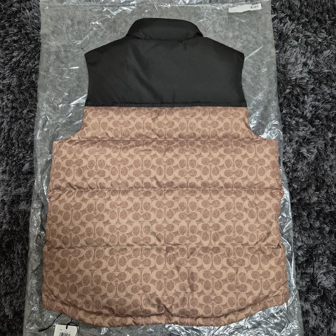 秋月COACH シグネチャーダウンベスト新品同様