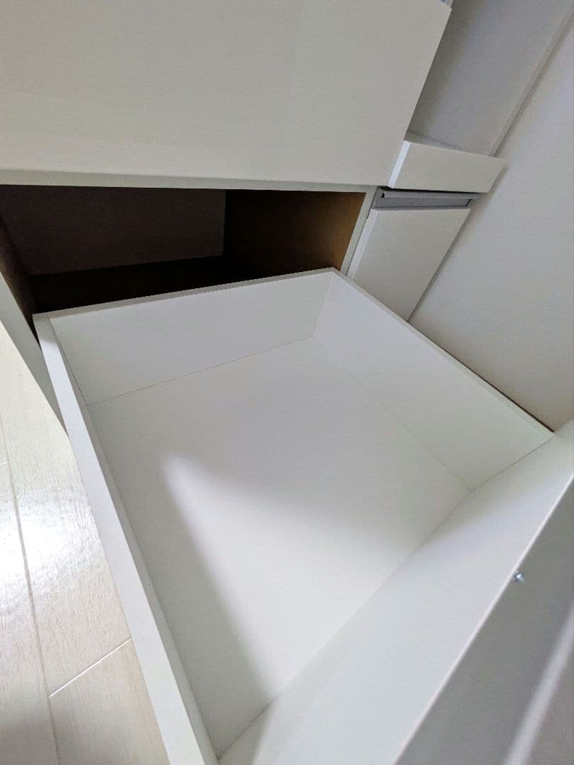 ニトリ ホワイト 食器棚 ガラス扉付き 引き出し式