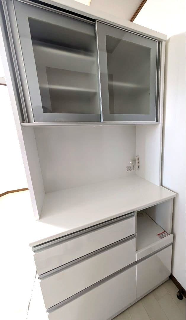 ニトリ ホワイト 食器棚 ガラス扉付き 引き出し式