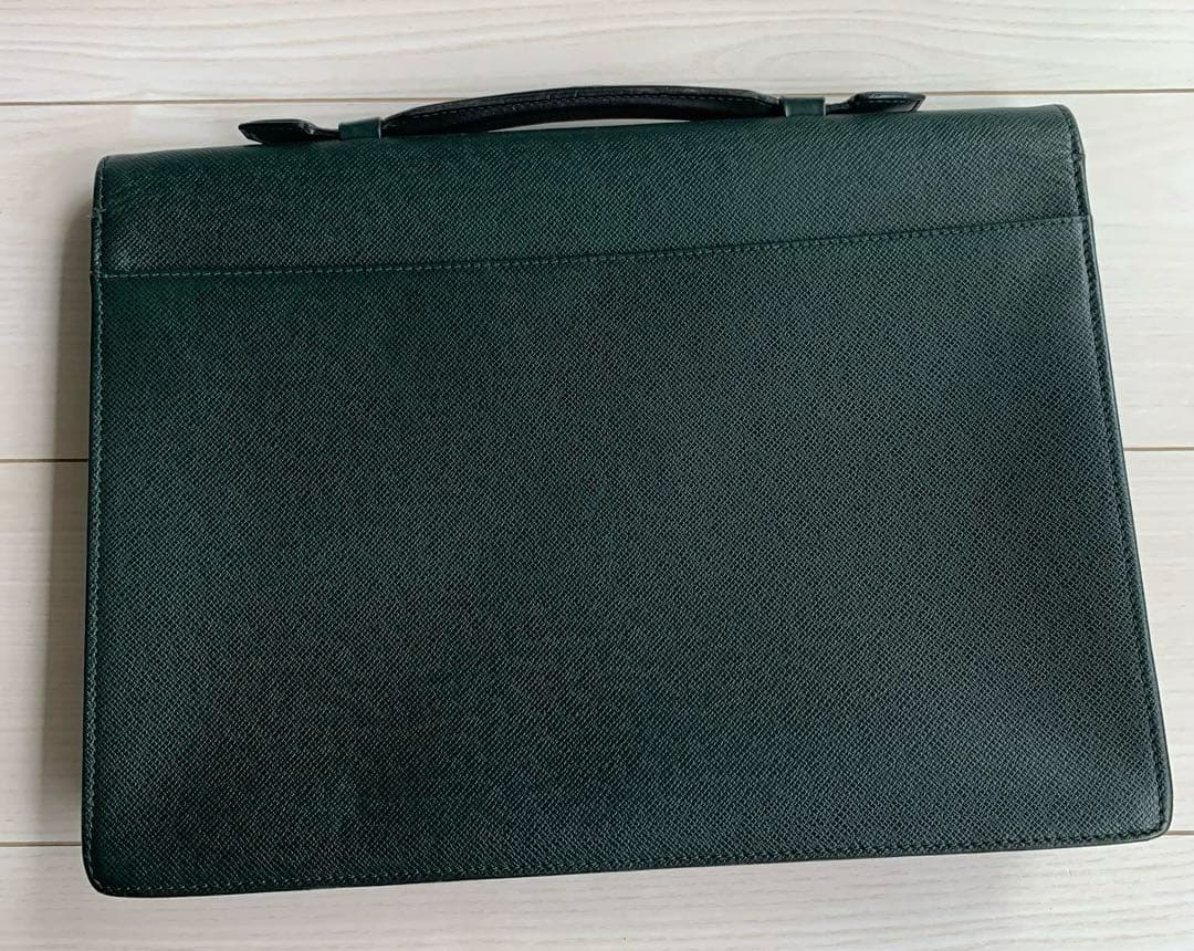 LOUIS VUITTON セルヴィエット・クラド　タイガ　エピレザー　グリーン