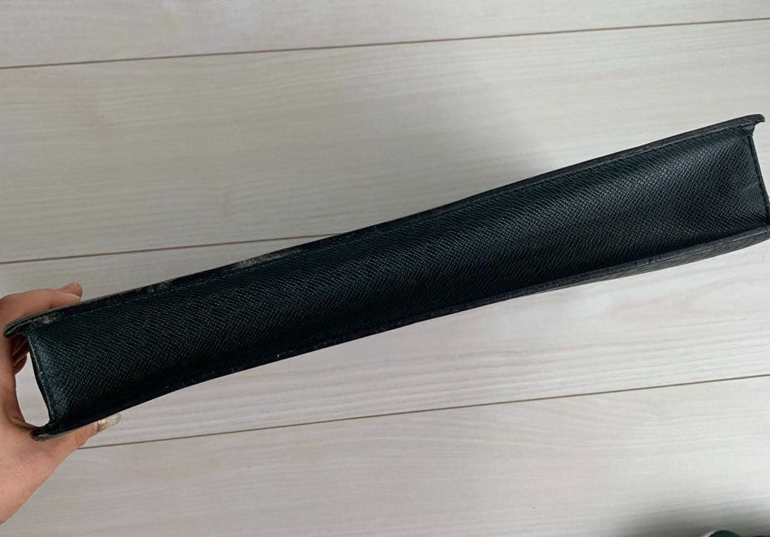 LOUIS VUITTON セルヴィエット・クラド　タイガ　エピレザー　グリーン