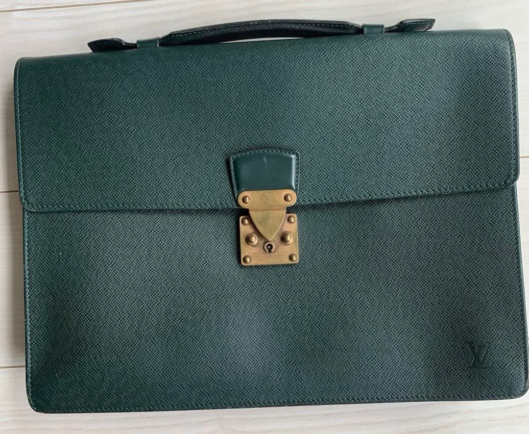 LOUIS VUITTON セルヴィエット・クラド　タイガ　エピレザー　グリーン