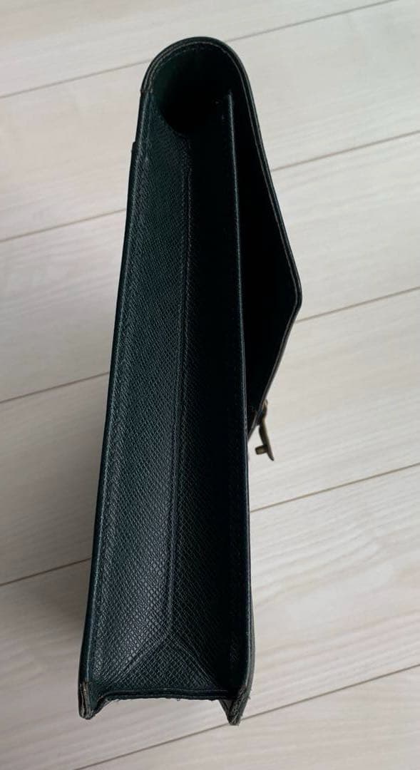 LOUIS VUITTON セルヴィエット・クラド　タイガ　エピレザー　グリーン