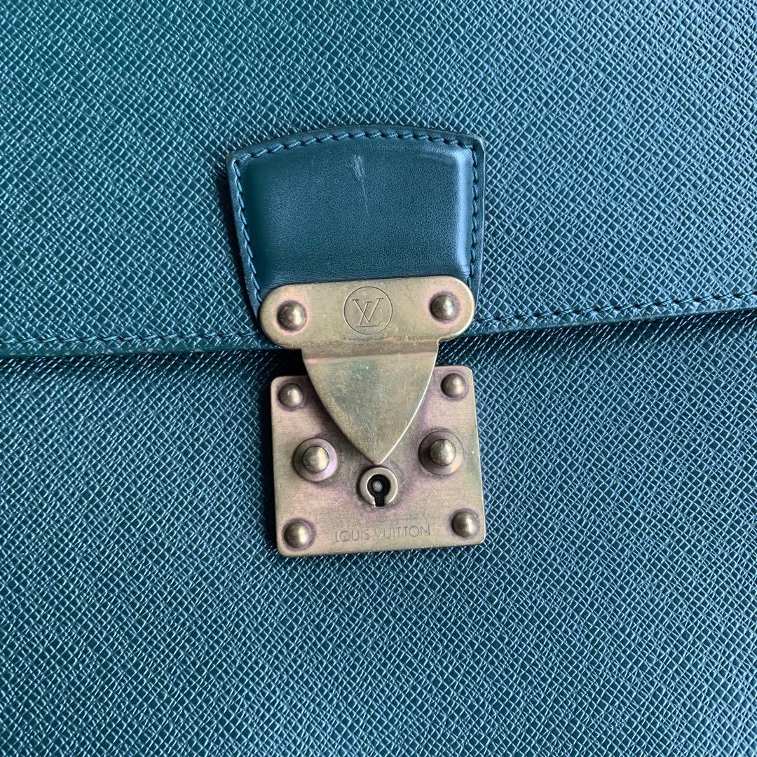 LOUIS VUITTON セルヴィエット・クラド　タイガ　エピレザー　グリーン